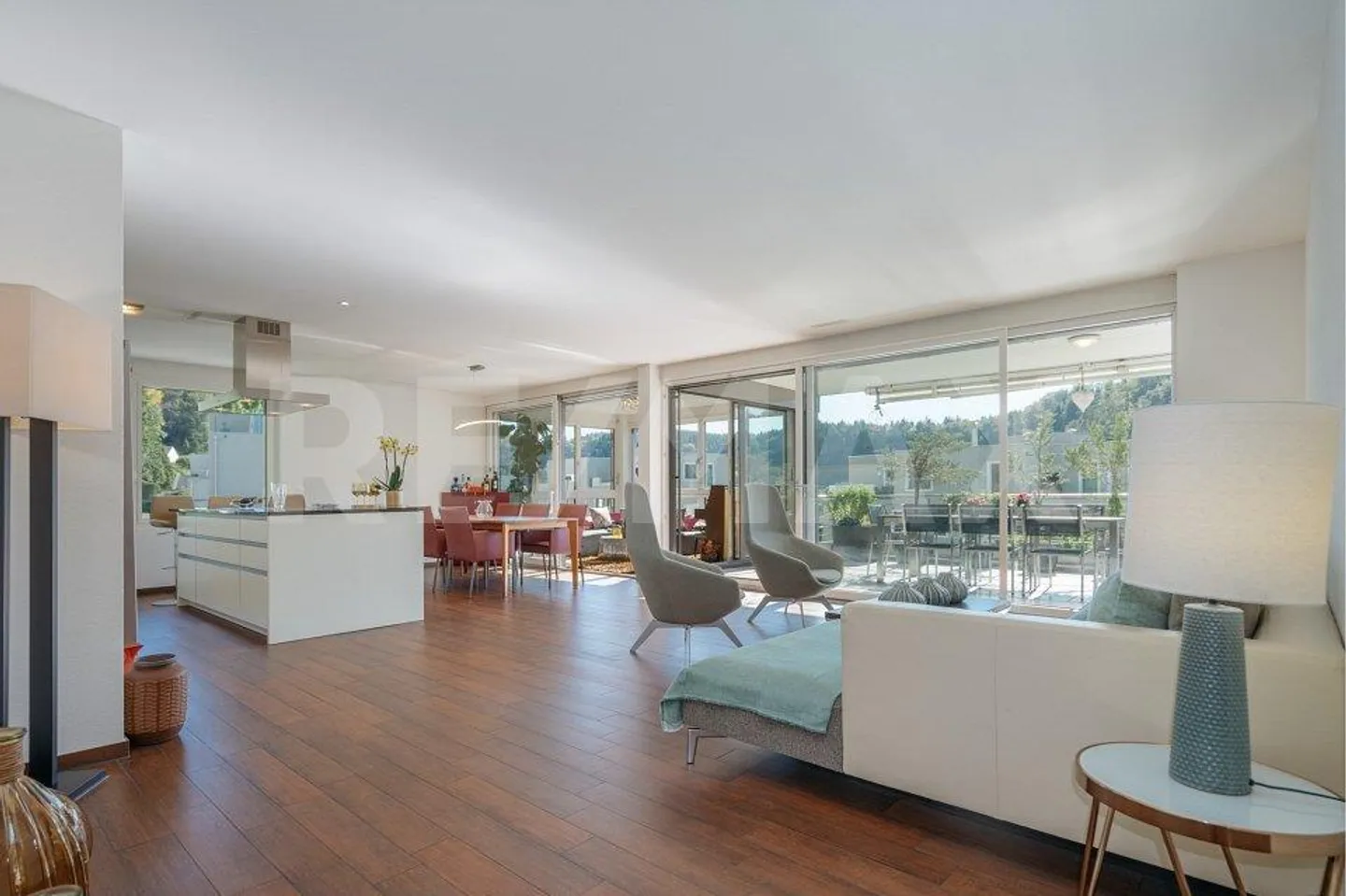 Beaucoup d'espace pour un logement spacieux : appartement de 6½ pièces sur le versant ensoleillé - Photo 1 sur 13