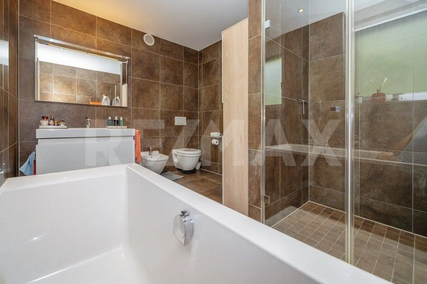 Beaucoup d'espace pour un logement spacieux : appartement de 6½ pièces sur le versant ensoleillé - Photo 8 sur 13
