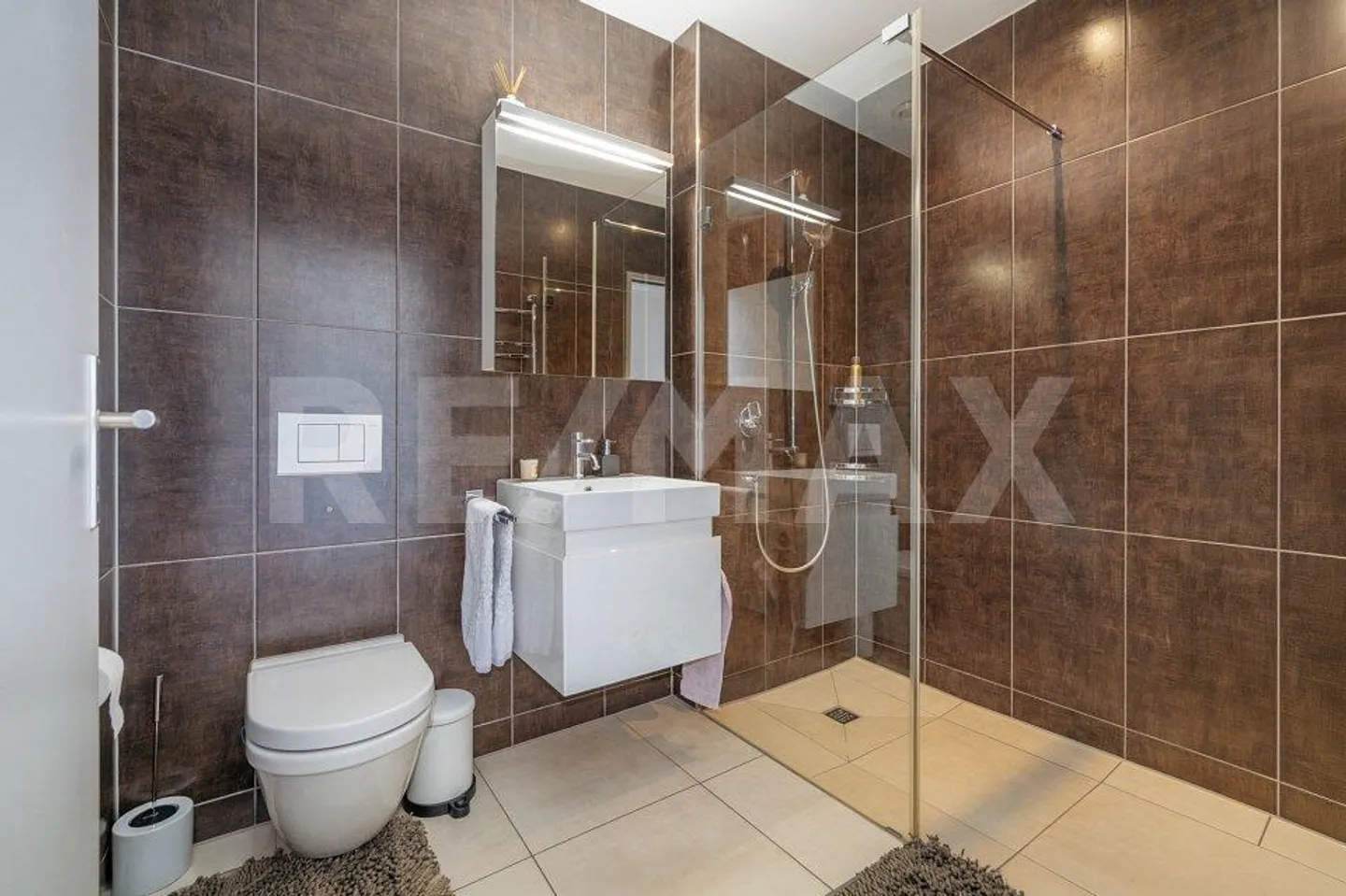 Beaucoup d'espace pour un logement spacieux : appartement de 6½ pièces sur le versant ensoleillé - Photo 10 sur 13