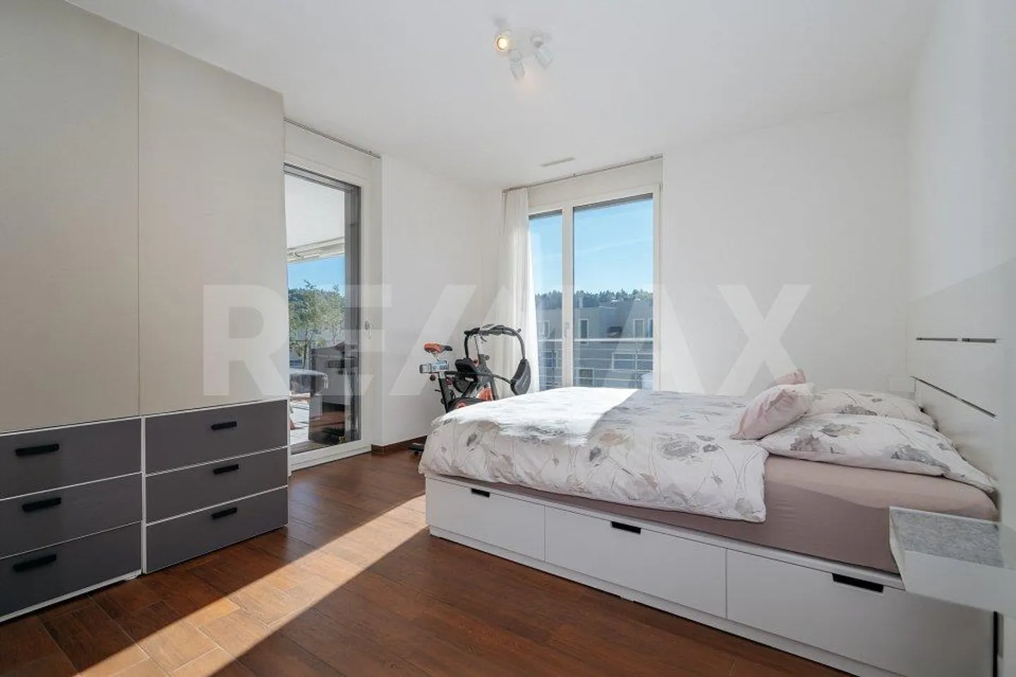 Beaucoup d'espace pour un logement spacieux : appartement de 6½ pièces sur le versant ensoleillé - Photo 11 sur 13