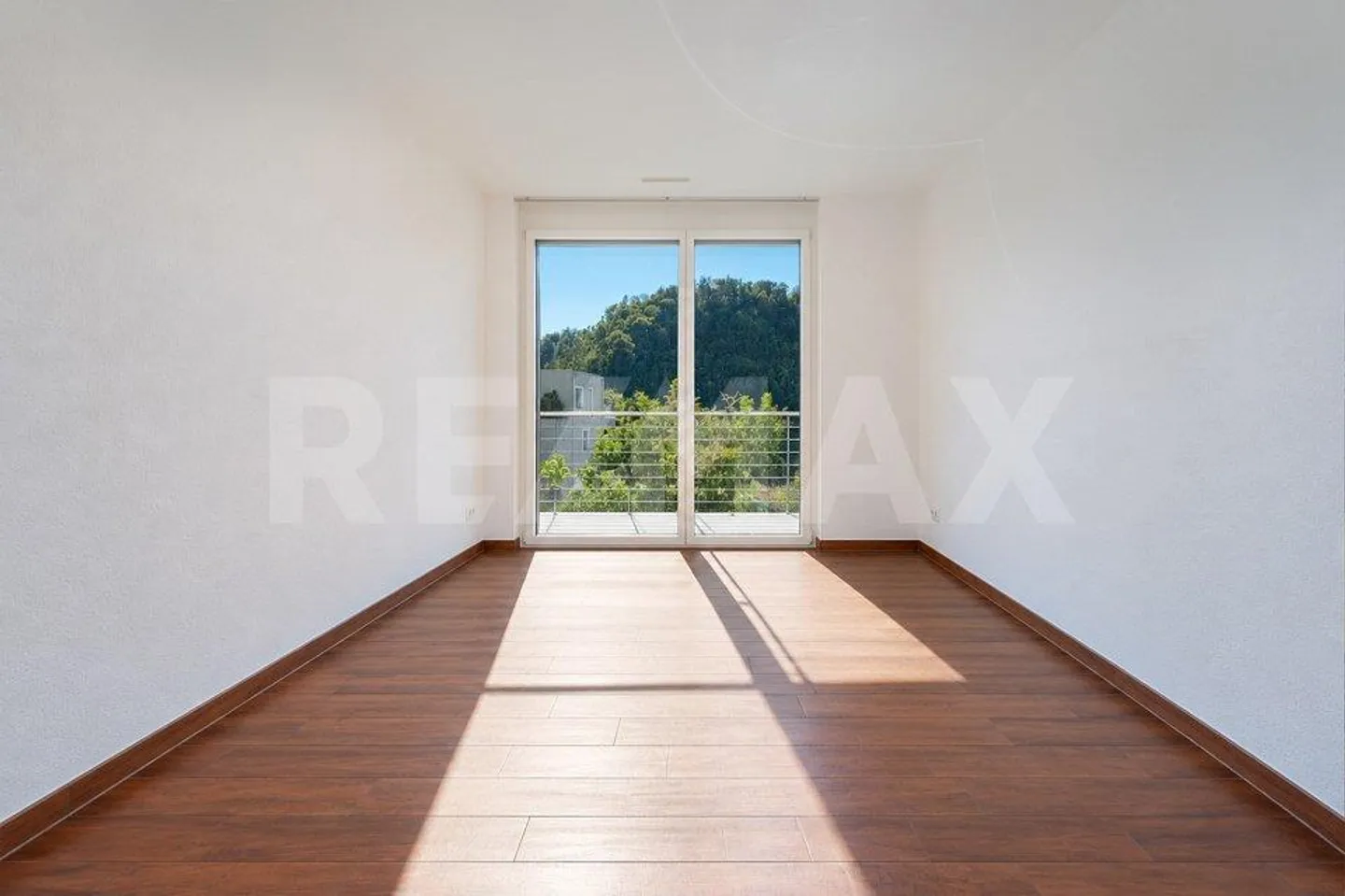 Beaucoup d'espace pour un logement spacieux : appartement de 6½ pièces sur le versant ensoleillé - Photo 12 sur 13