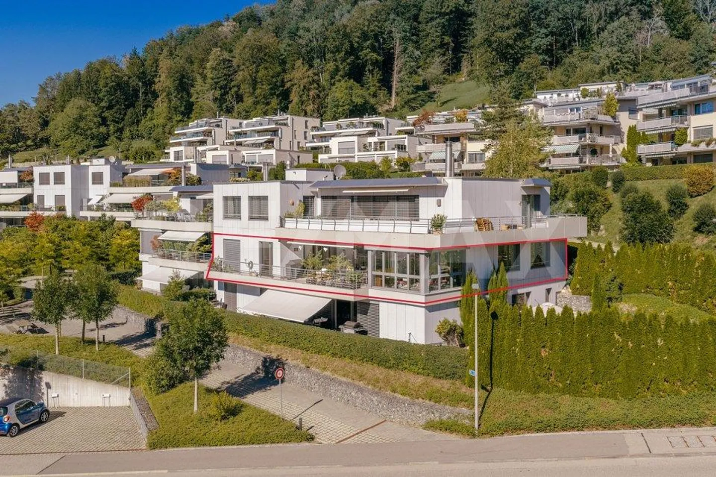 Beaucoup d'espace pour un logement spacieux : appartement de 6½ pièces sur le versant ensoleillé - Photo 3 sur 13