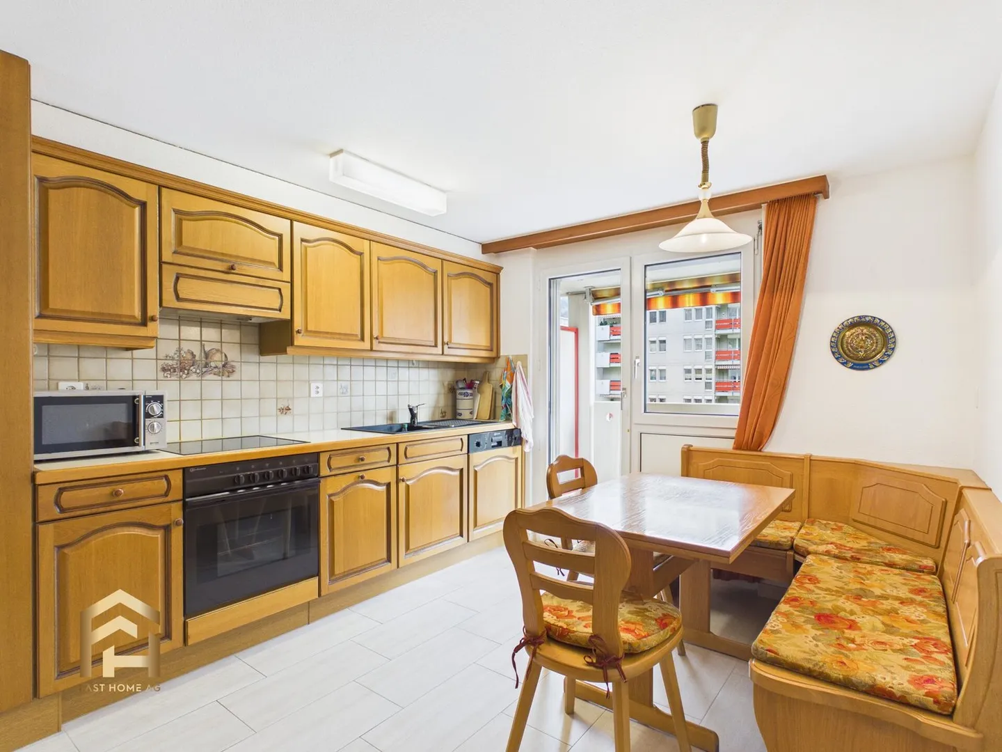 Sunny 4.5-room apartment with two balconies, winter garden and view - Photo 5 of 13