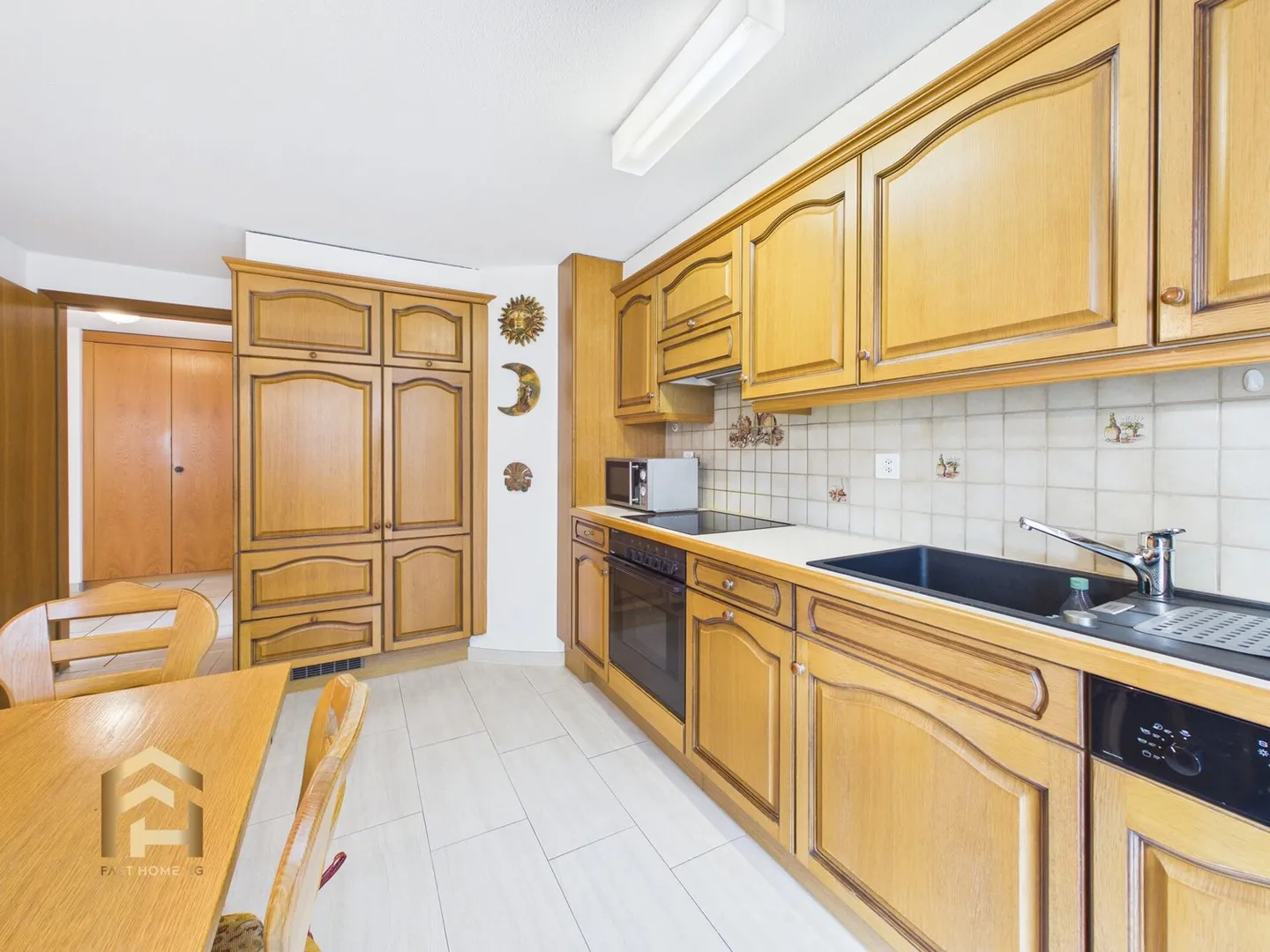 Sunny 4.5-room apartment with two balconies, winter garden and view - Photo 6 of 13