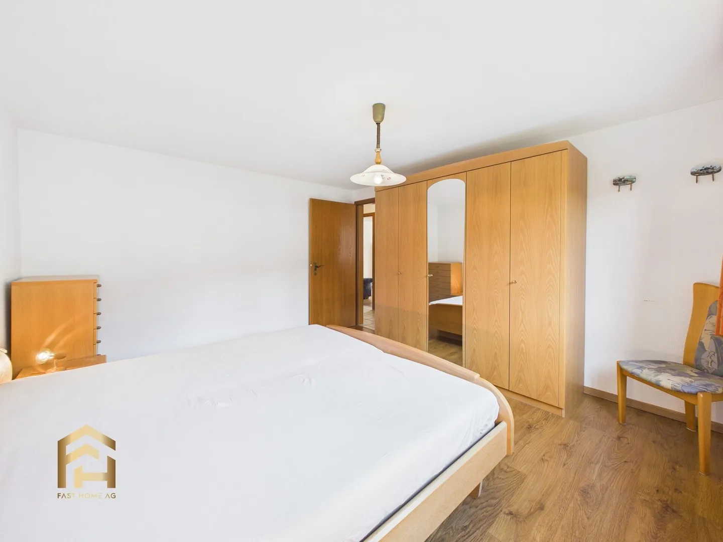 Sunny 4.5-room apartment with two balconies, winter garden and view - Photo 8 of 13