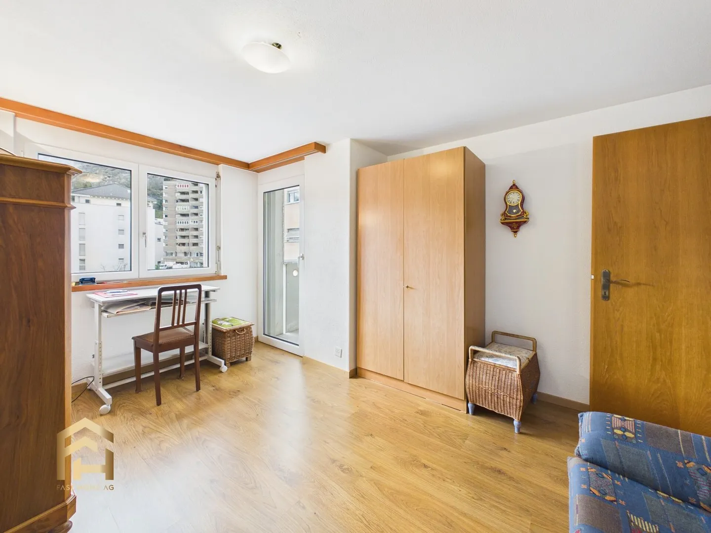 Sunny 4.5-room apartment with two balconies, winter garden and view - Photo 10 of 13