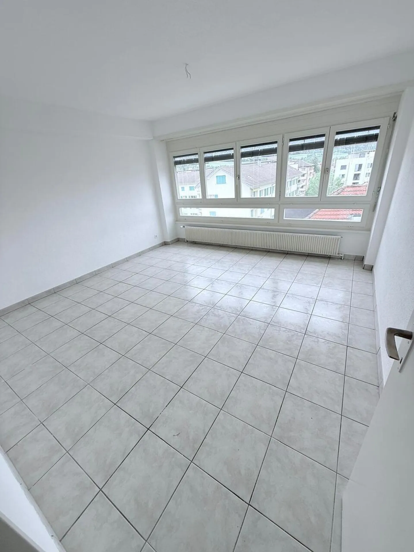 Apartment for rent - Photo 3 of 8