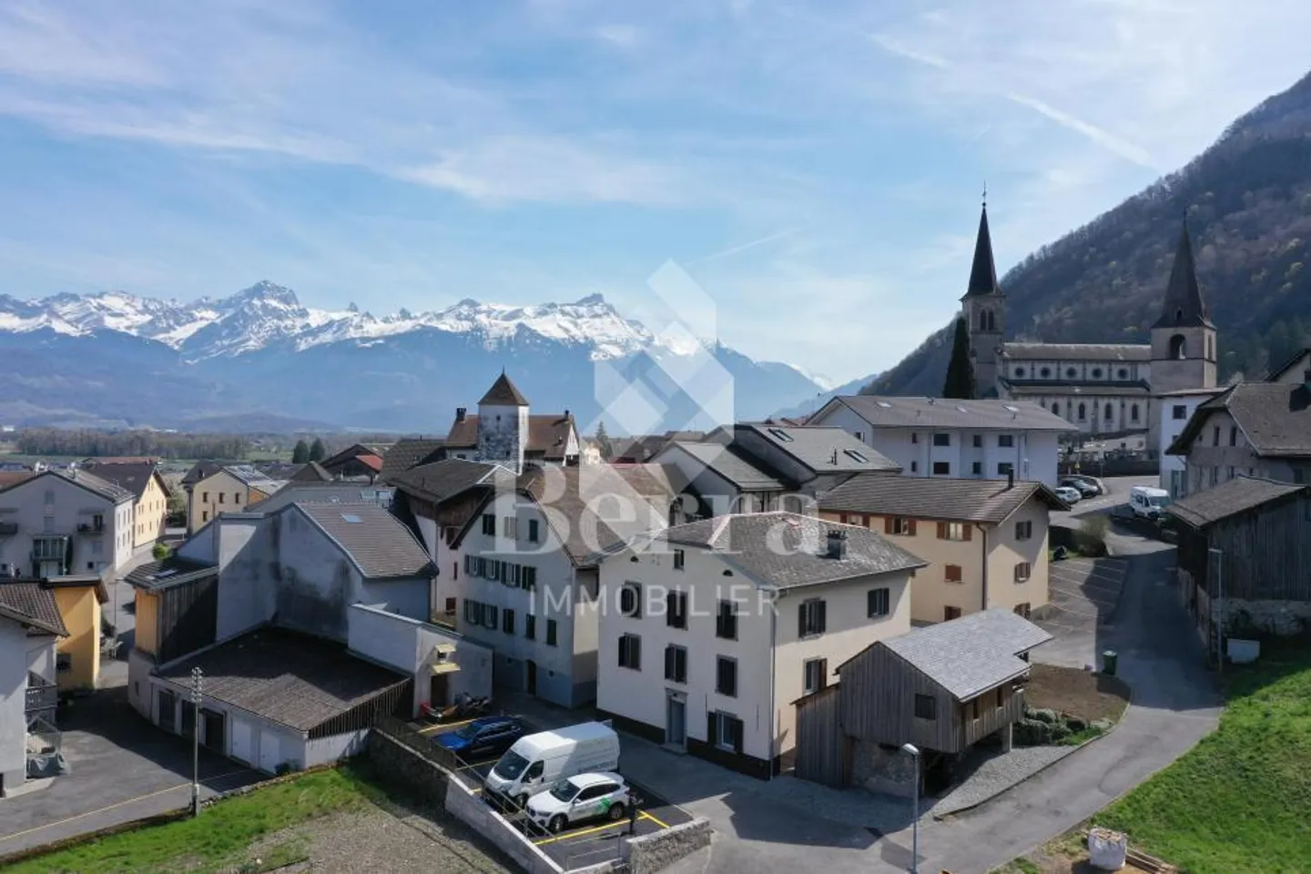 Duplex von 4,5 Zimmern + Bauparzelle von 400 m2 - Foto 1 von 13