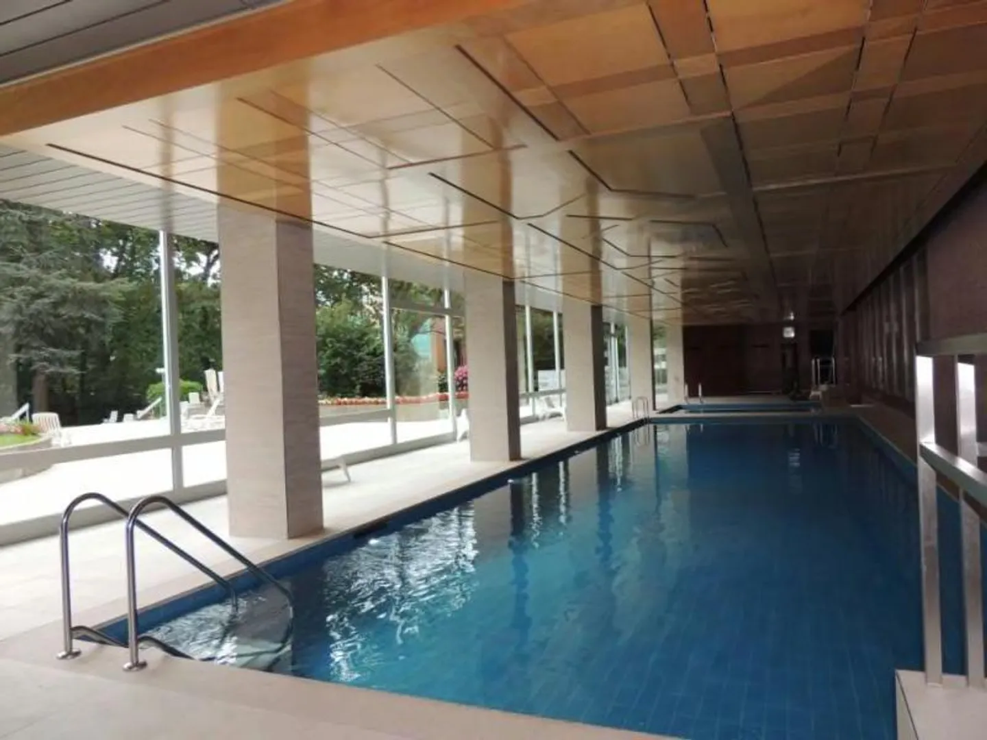 Appartement Élégant avec Piscine - Photo 2 sur 2