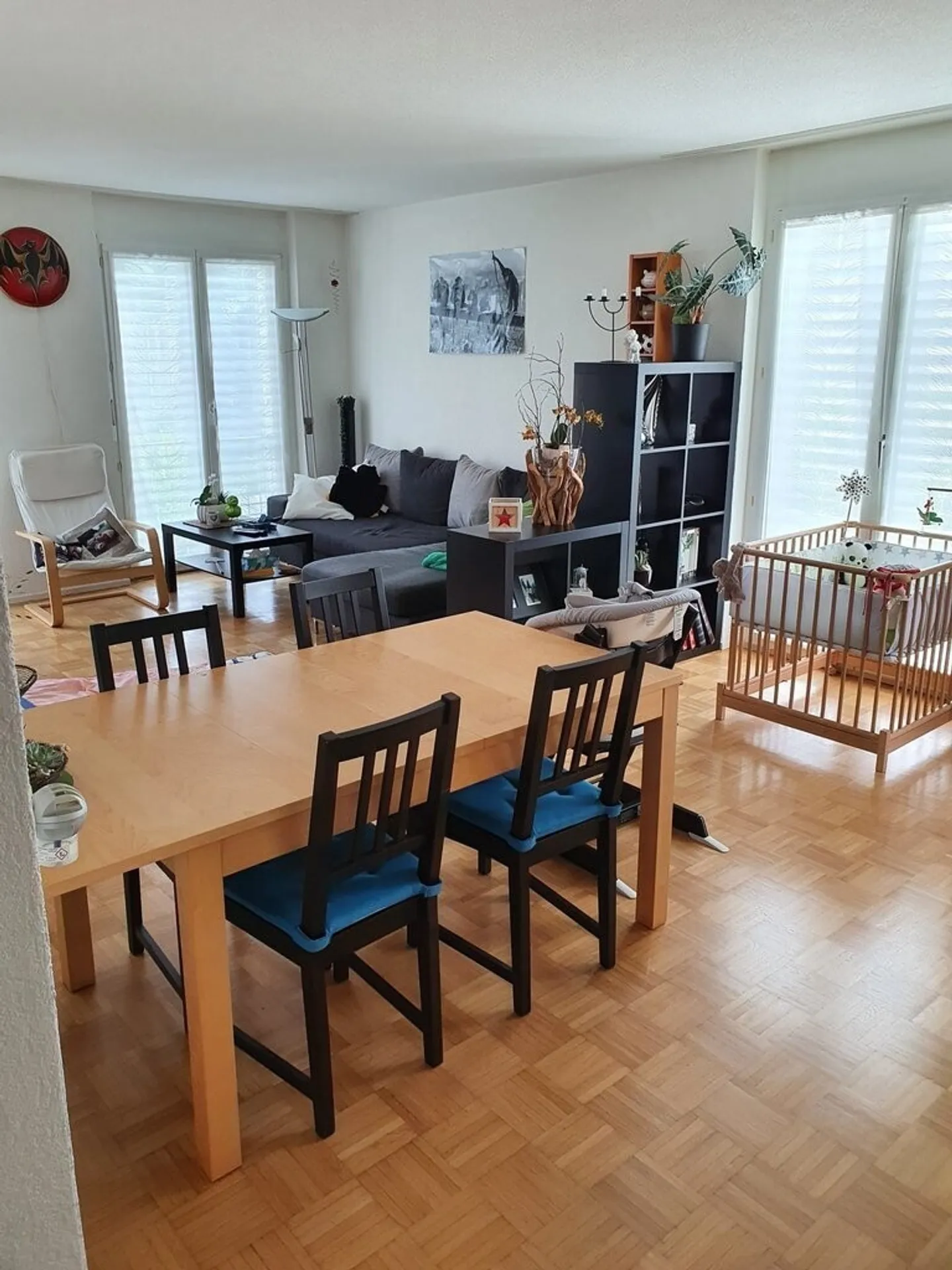 Ampio appartamento di 3,5 locali in una posizione tranquilla a Flamatt - Foto 2 di 6