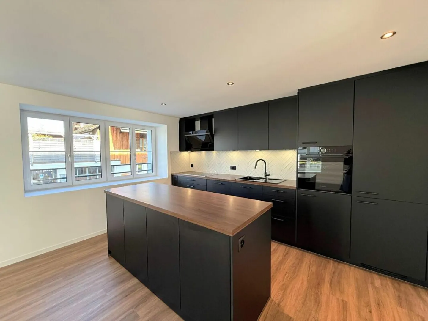 Moderne 5.5-Zimmer-Wohnung mit Garten - stilvolles Wohnen in Affeltrangen - Foto 1 von 9