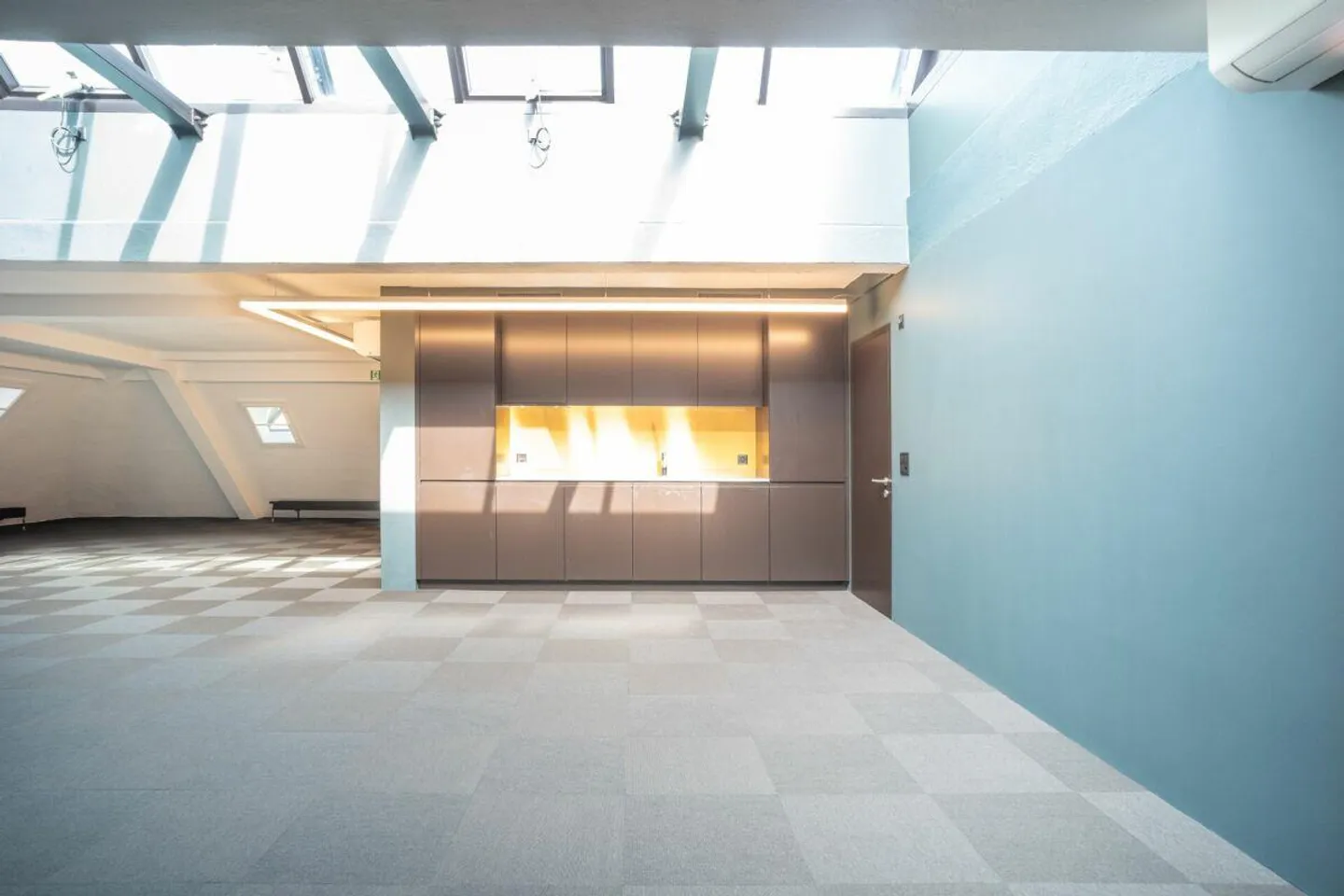 Travailler au-dessus des toits de Lucerne ! - Photo 4 sur 7