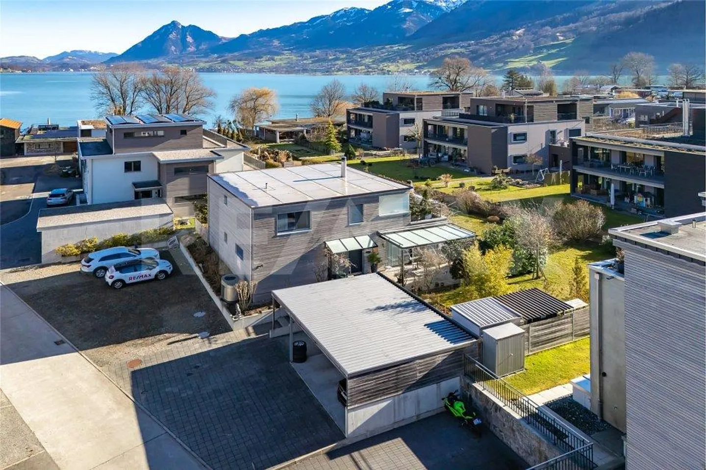 Modern single-family house with share of lake plot - the exclusive Gel... - Photo 1 of 13