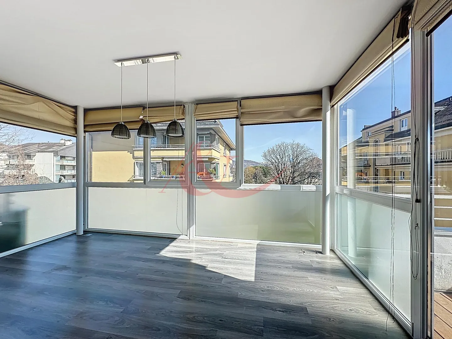 Appartement lumineux avec vue sur le lac - Photo 3 sur 10