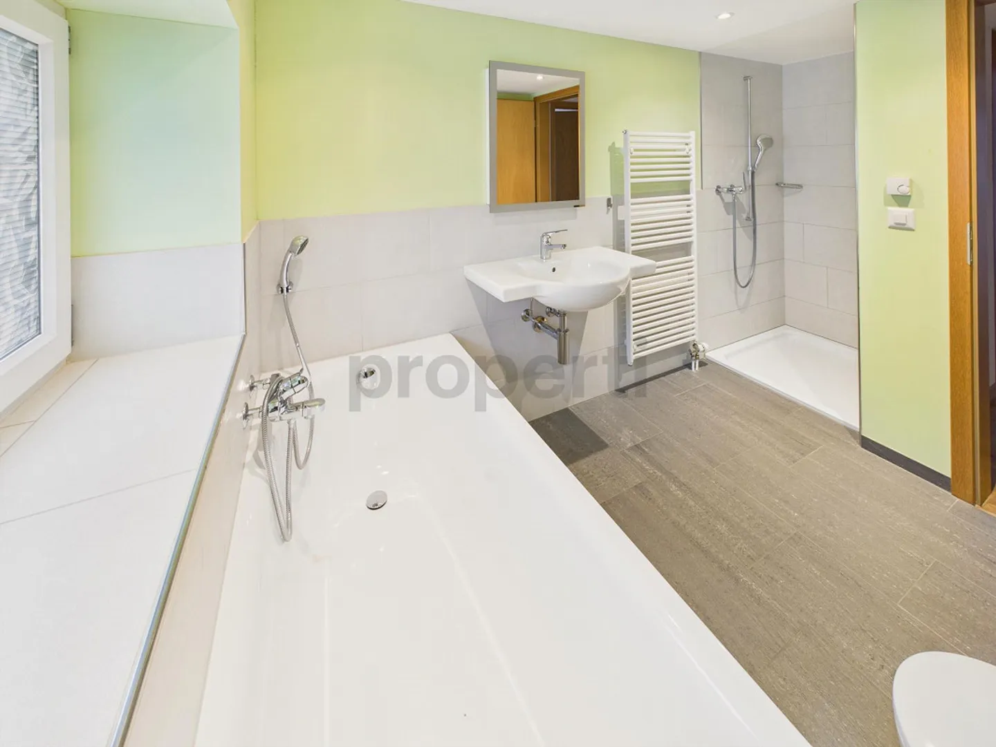 Appartement moderne de 4,5 pièces avec balcon à Güttingen - Photo 7 sur 10