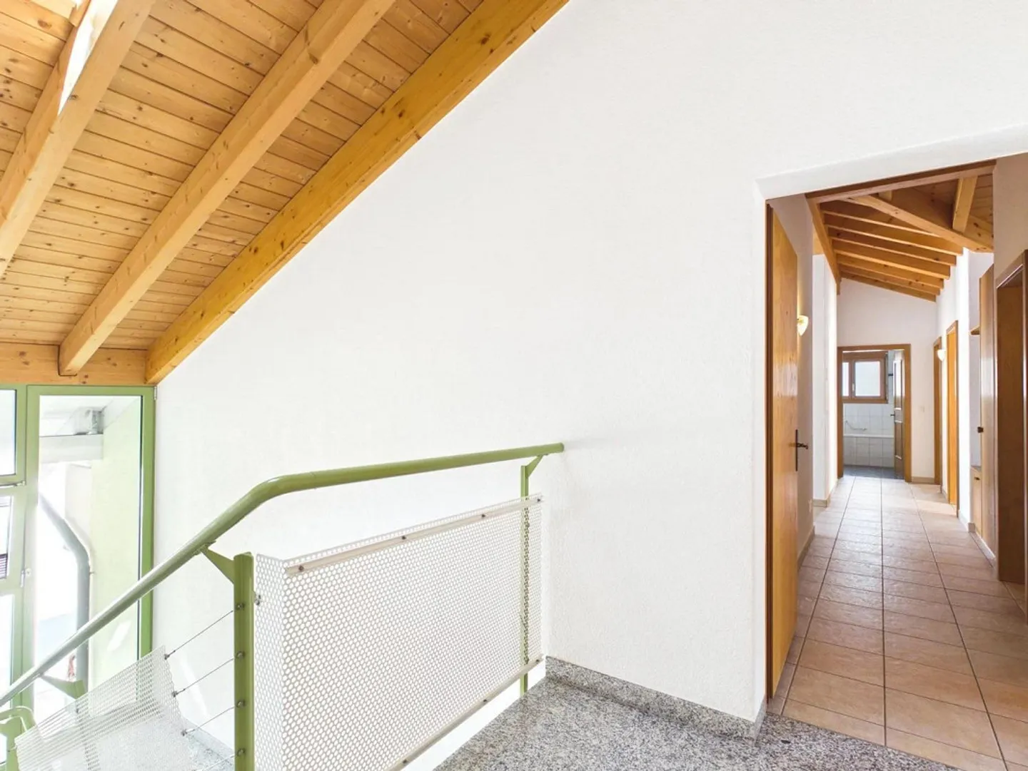 Exclusive penthouse apartment in a quiet location in Brig-Glis - Photo 3 of 20