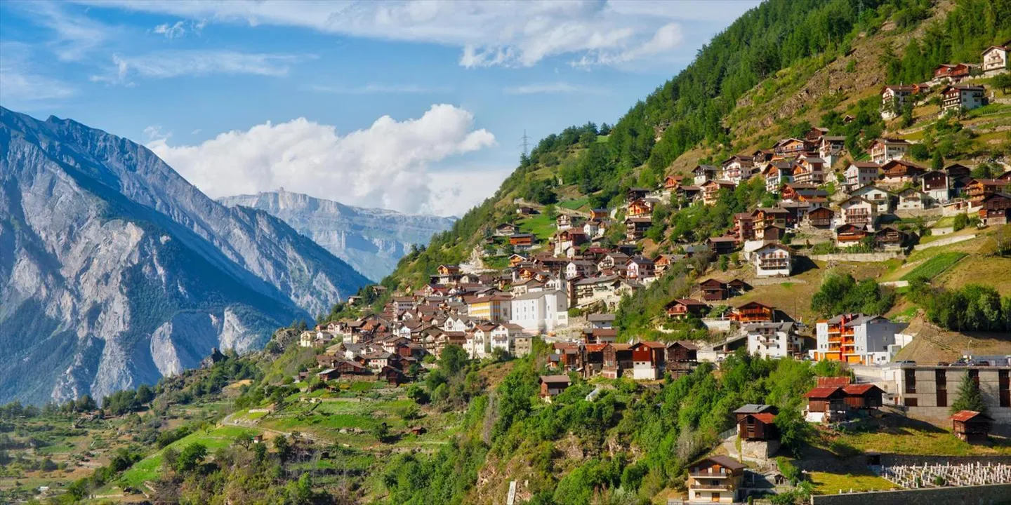 5.5 Room Duplex Apartment in the Heart of the Village of Isérables - Photo 3 of 6