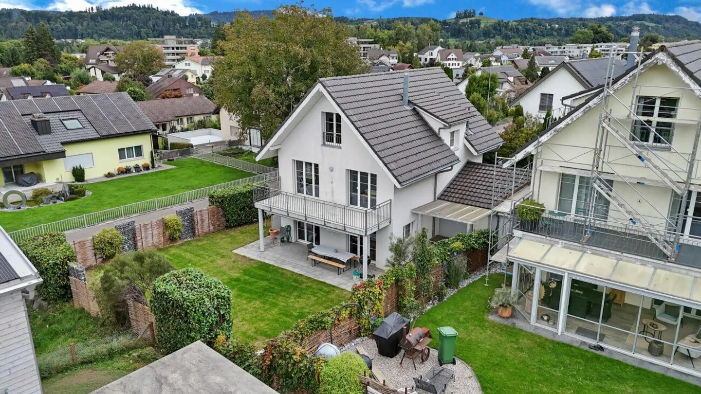 Una casa per sentirsi bene - casa unifamiliare soleggiata in una posizione adatta alle famiglie di Niederuzwil - Foto 2 di 25