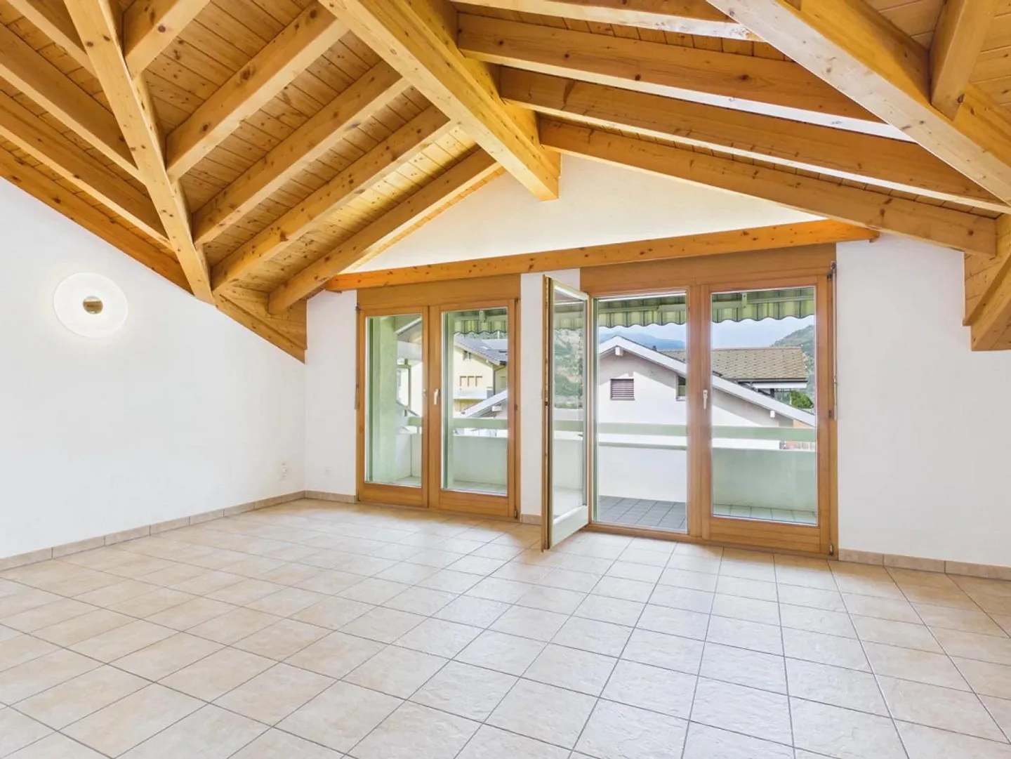 Exclusive penthouse apartment in a quiet location in Brig-Glis - Photo 9 of 20