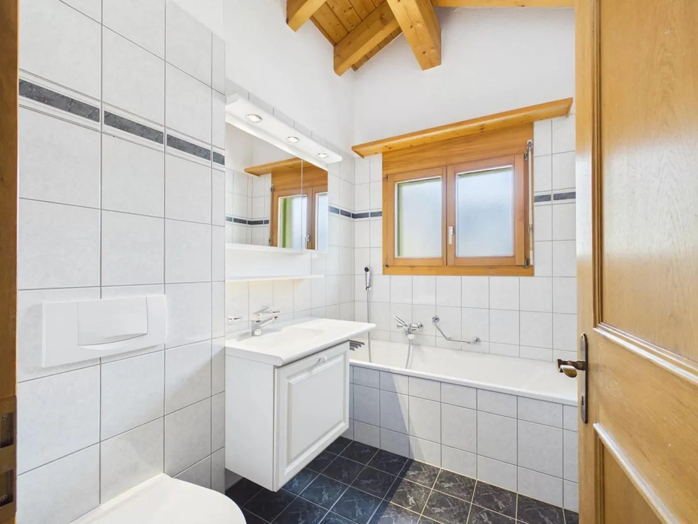 Exclusive penthouse apartment in a quiet location in Brig-Glis - Photo 16 of 20