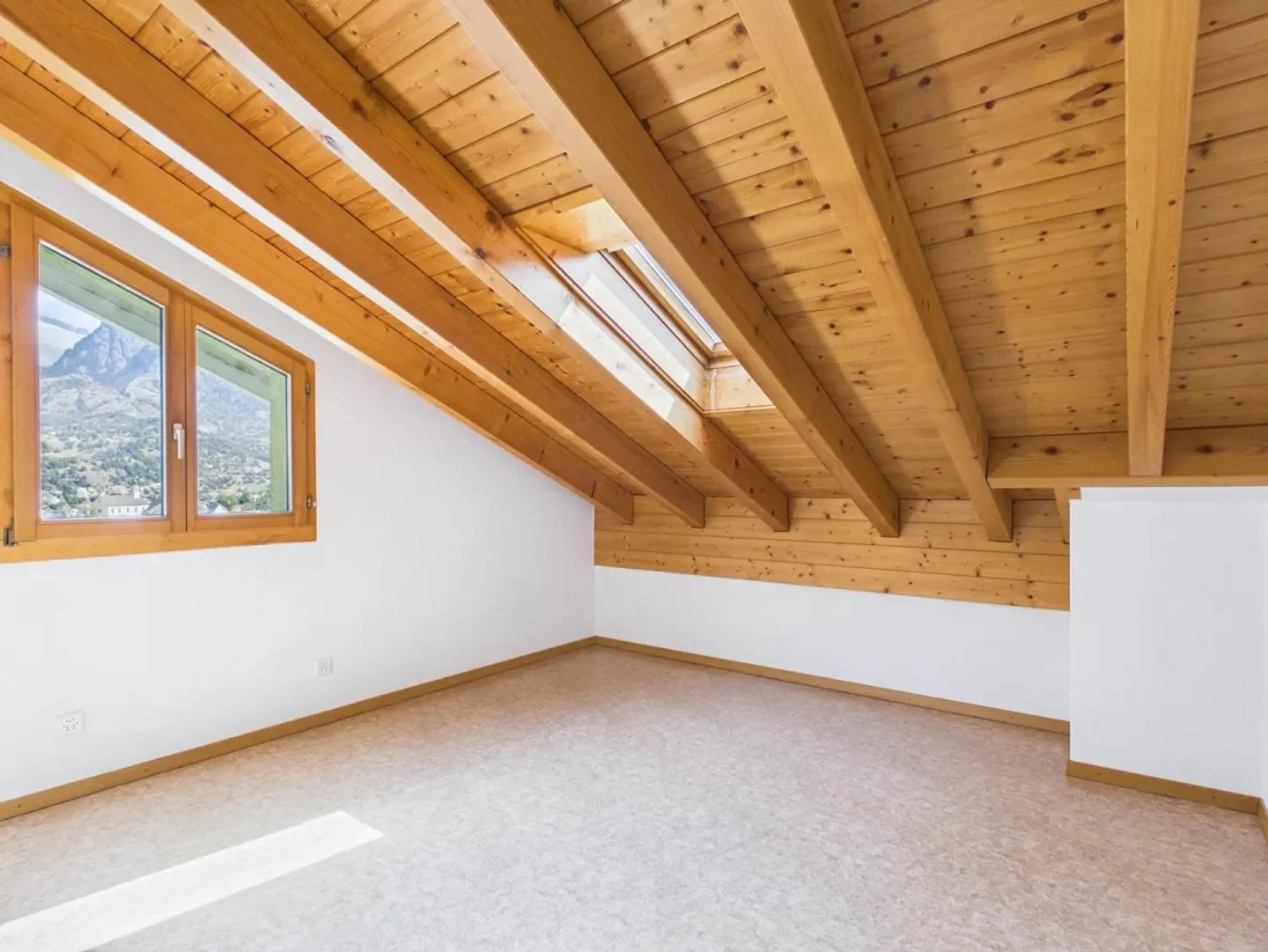 Exclusive penthouse apartment in a quiet location in Brig-Glis - Photo 17 of 20