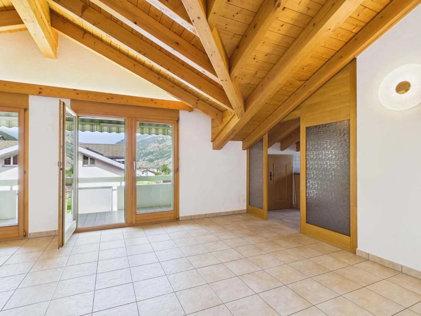 Exclusive penthouse apartment in a quiet location in Brig-Glis - Photo 10 of 20