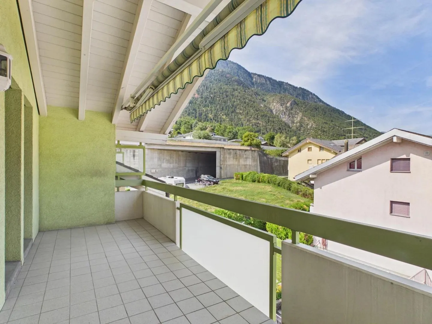 Exclusive penthouse apartment in a quiet location in Brig-Glis - Photo 11 of 20