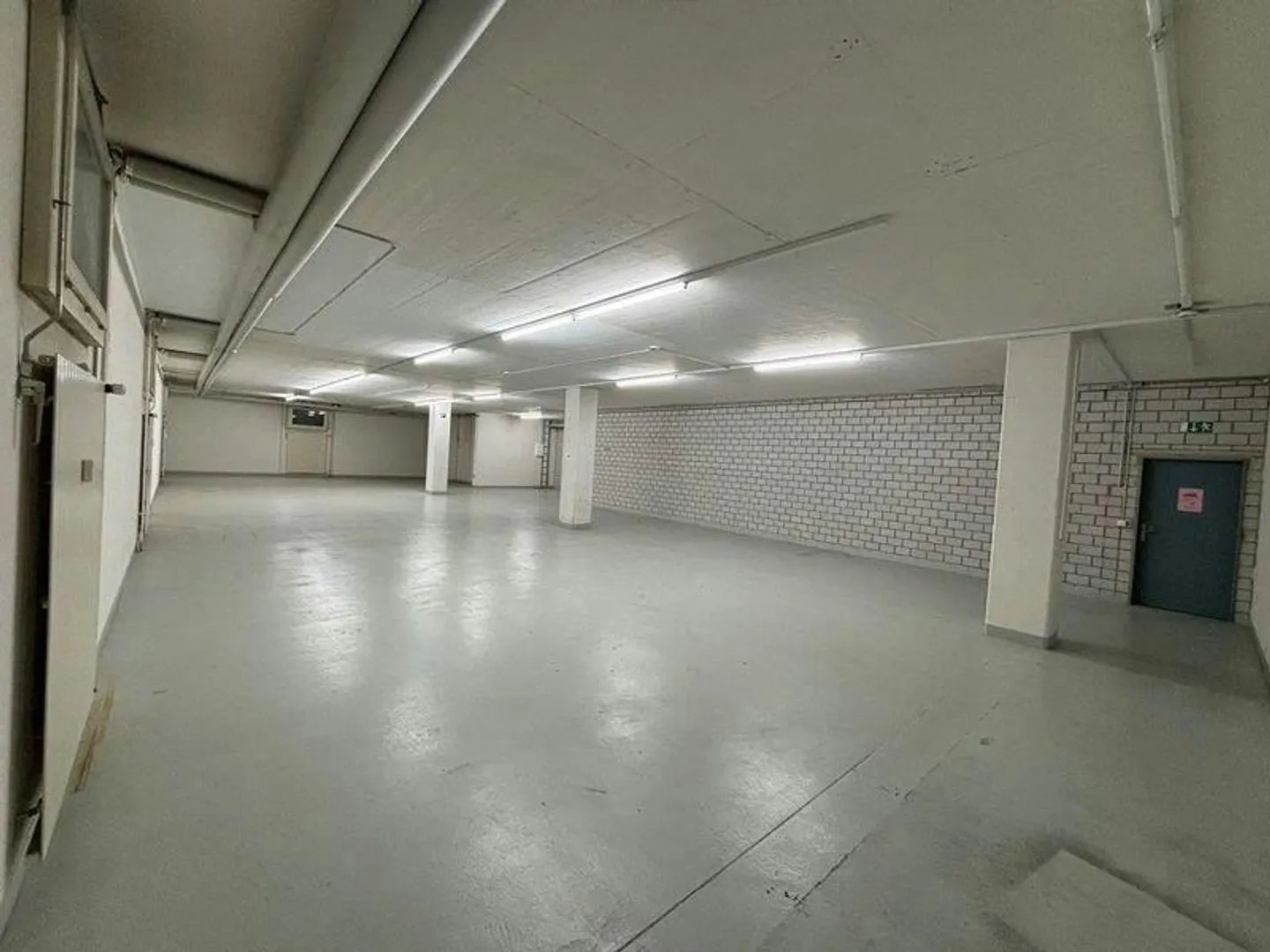 Storage space with ramp, freight elevator and water connection for rent in Winterthur - Photo 7 of 9