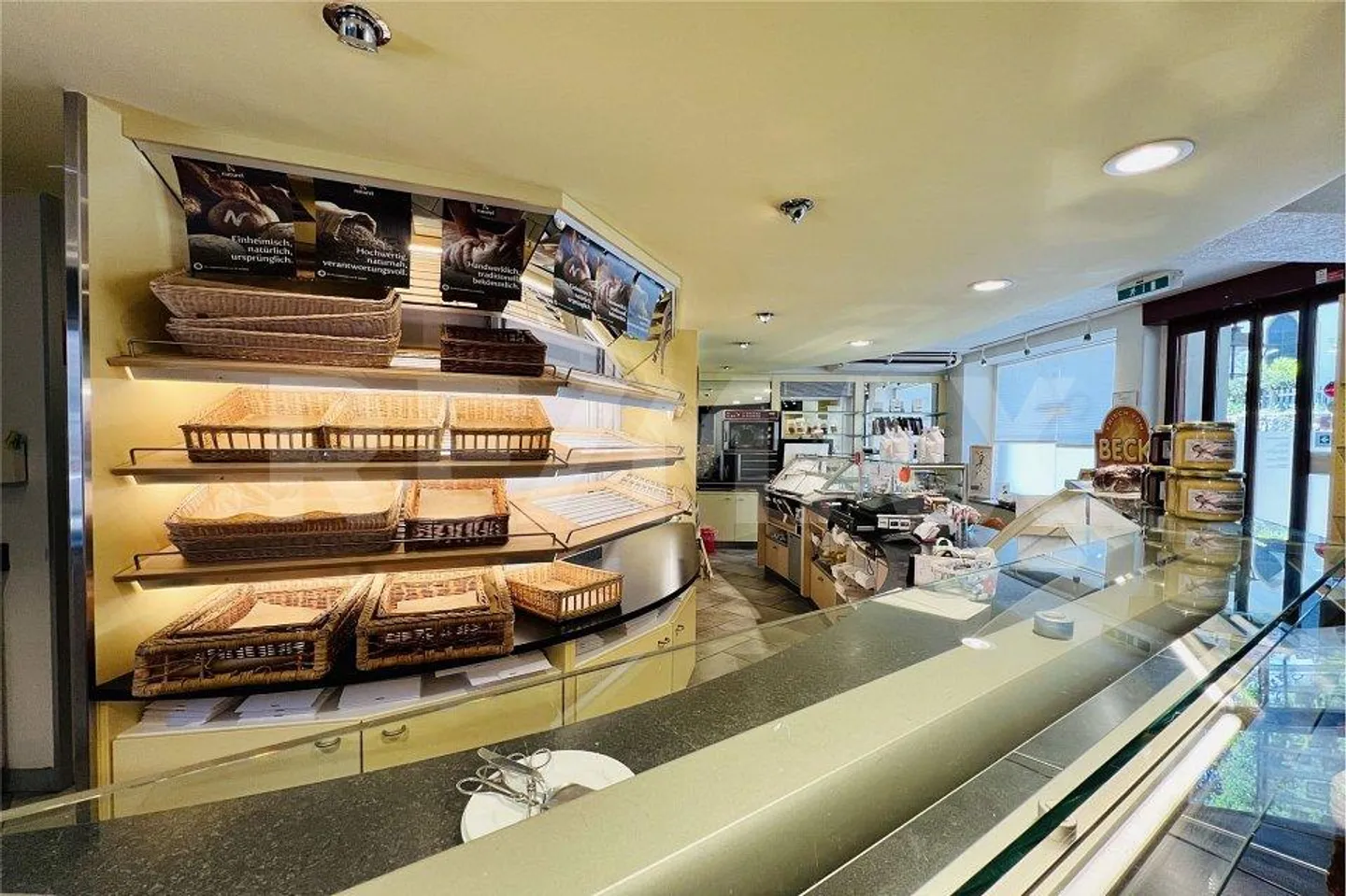 Gewerbe- und Wohnhaus - Foto 4 von 13