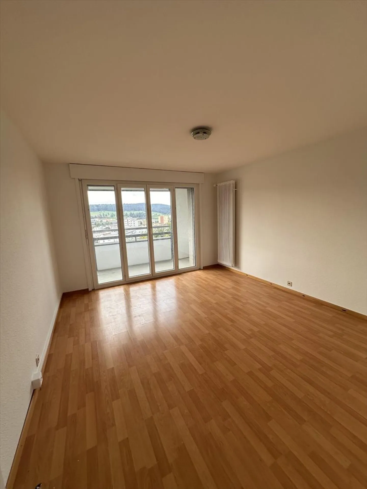 APPARTAMENTO CON BALCONE IN UN QUARTIERE TRANQUILLO - Foto 5 di 7