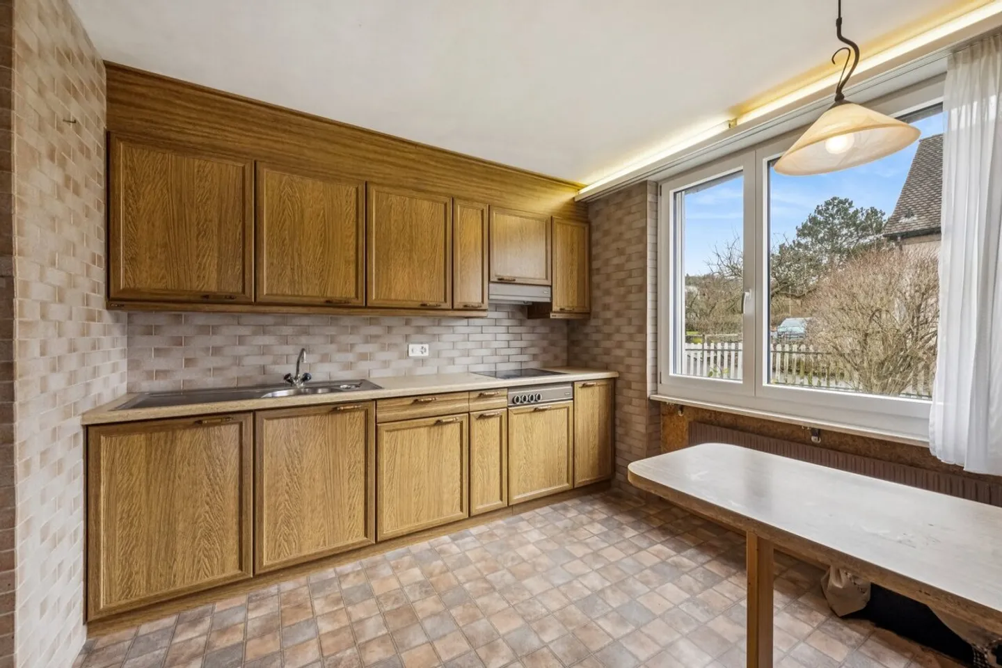 Casa unifamiliare indipendente, baciata dal sole, con giardino generoso... - Foto 5 di 7