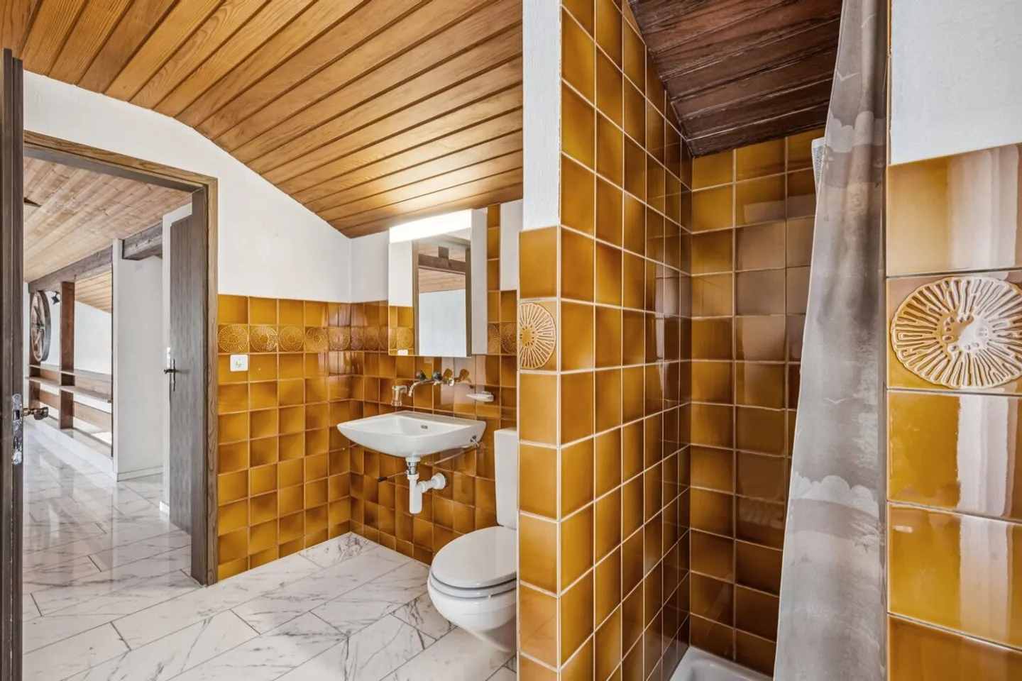 Casa unifamiliare indipendente, baciata dal sole, con giardino generoso... - Foto 6 di 7