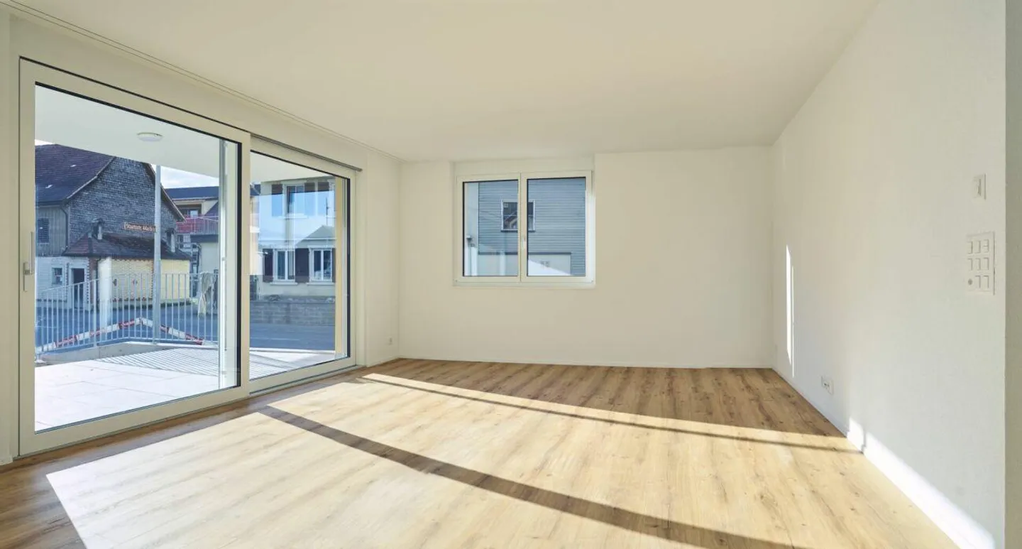 Grosszügige Wohnung mit Sitzplatz - Foto 2 von 9