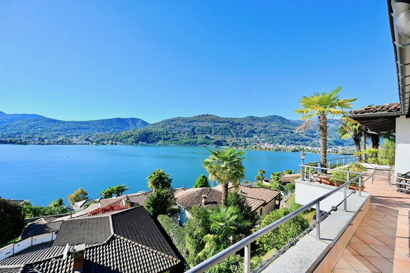 Elegant Penthouse with Breathtaking 180° View of the Lake - Holiday Home - Photo 1 of 24