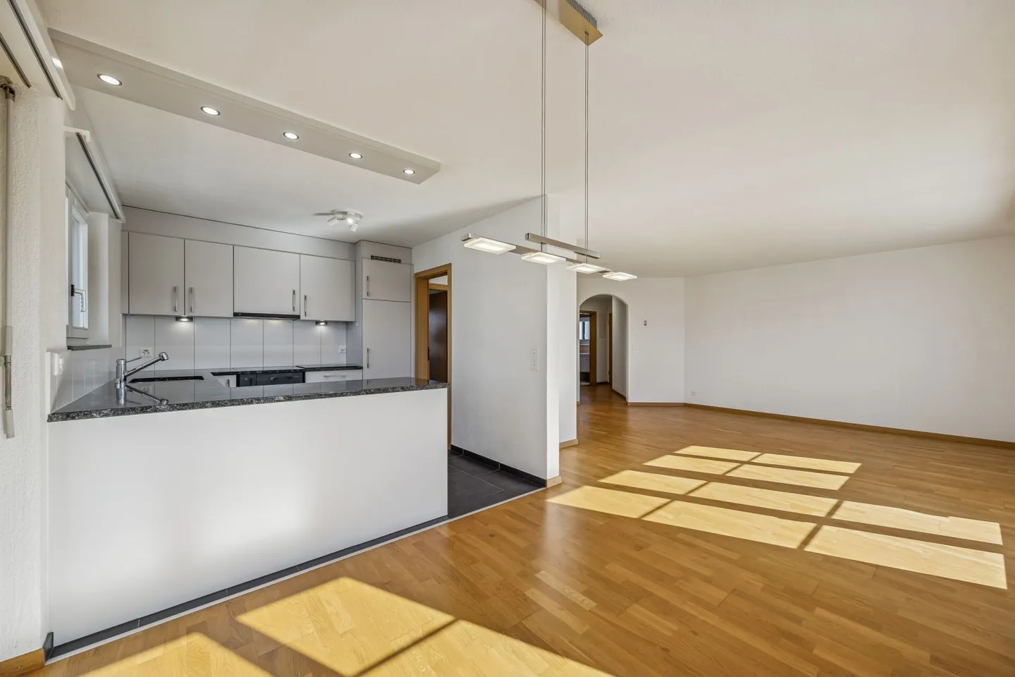 Gepflegte 3.5-Zimmer-Etagenwohnung an ruhiger Lage in Kerzers - Foto 3 von 13