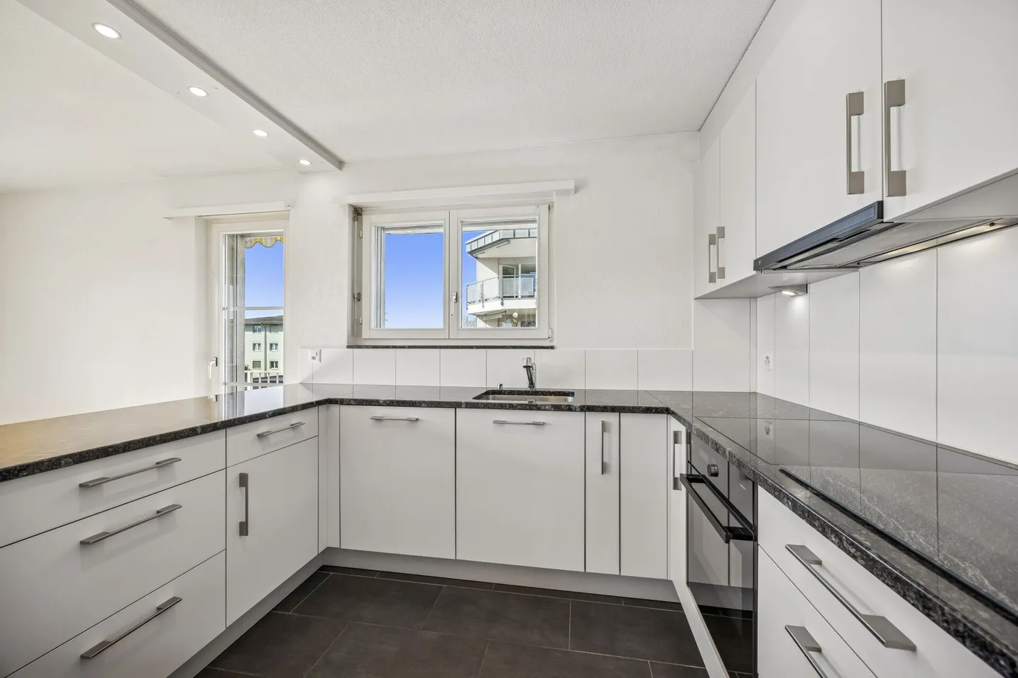 Gepflegte 3.5-Zimmer-Etagenwohnung an ruhiger Lage in Kerzers - Foto 4 von 13