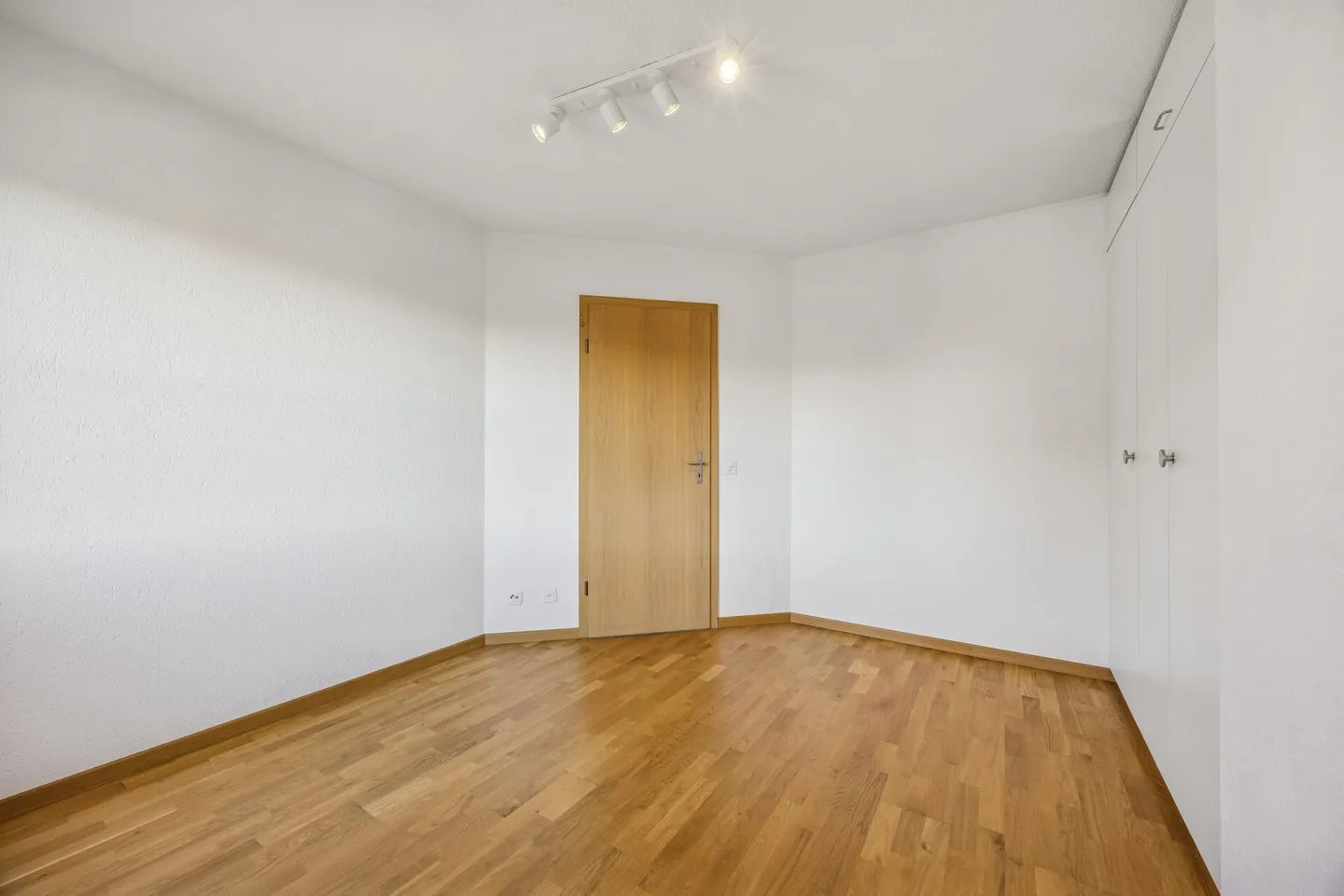 Gepflegte 3.5-Zimmer-Etagenwohnung an ruhiger Lage in Kerzers - Foto 6 von 13