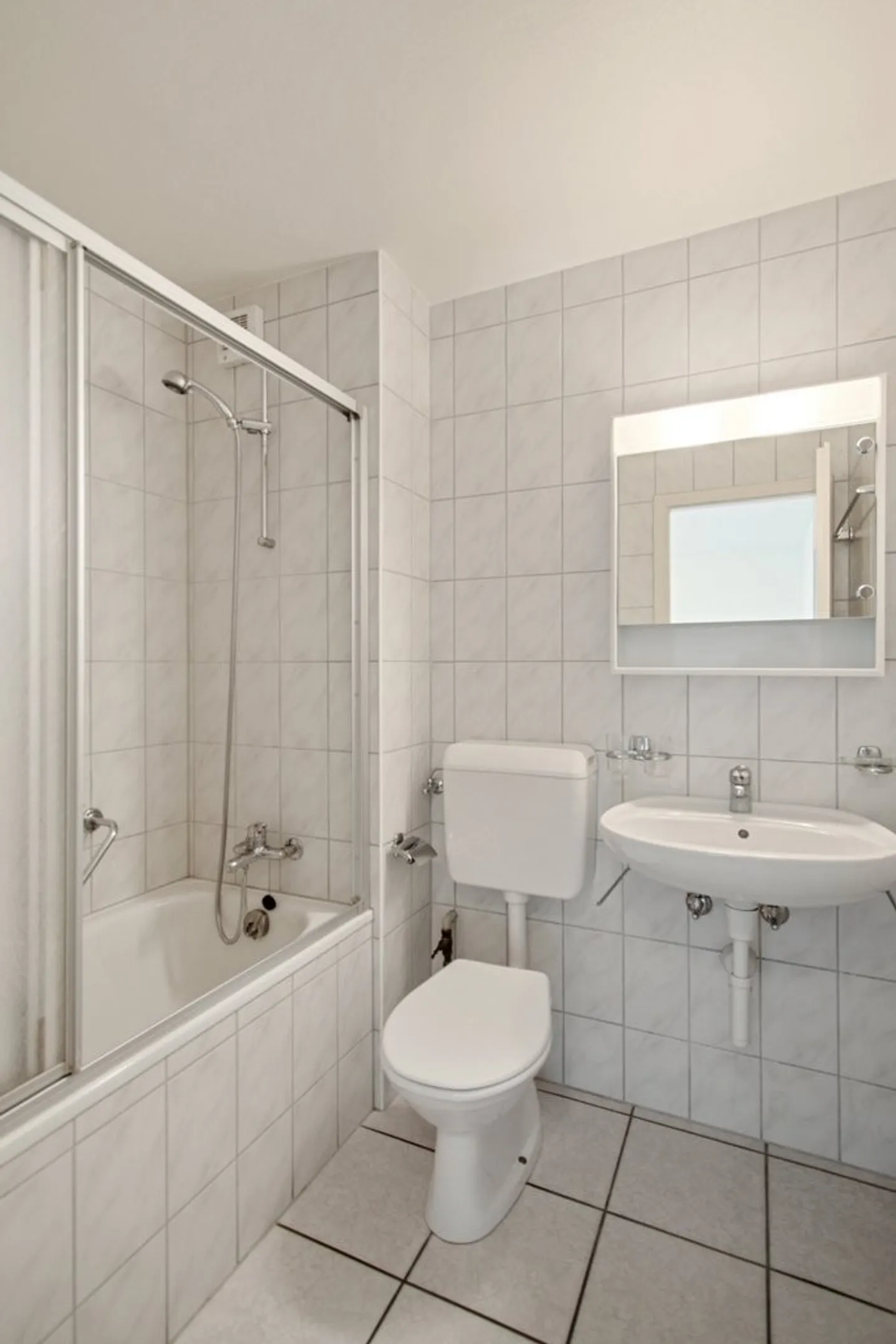 Charming 1-room apartment - Photo 4 of 4