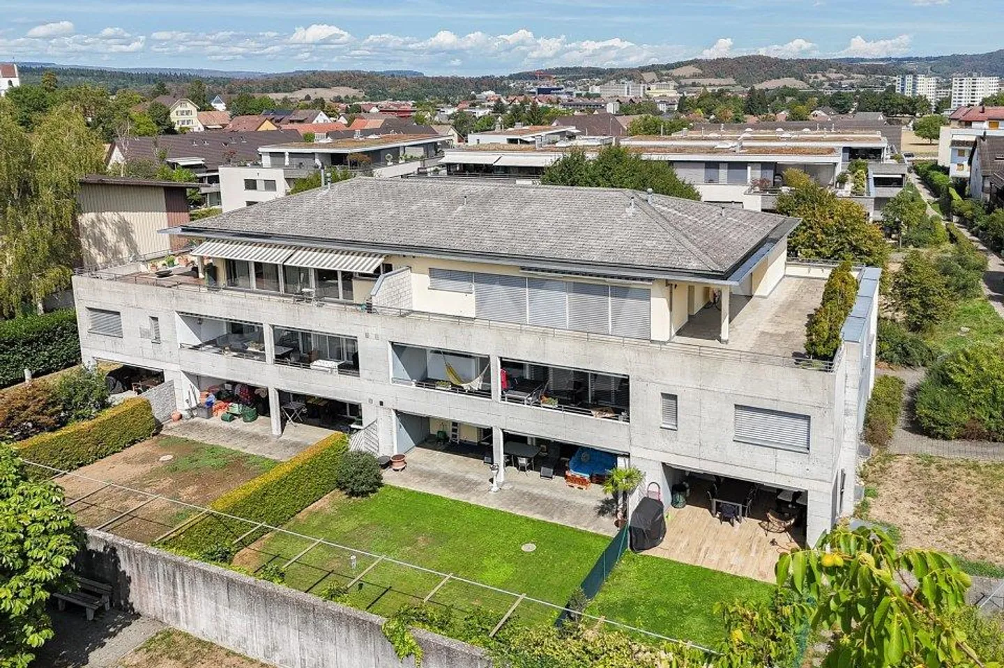 Jardin spacieux et qualité de vie élevée - Photo 3 sur 13