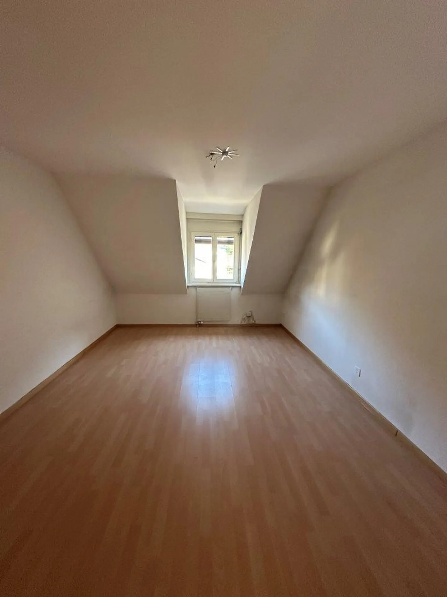 Incantevole appartamento mansardato di 3 stanze a San Gallo - Foto 2 di 12