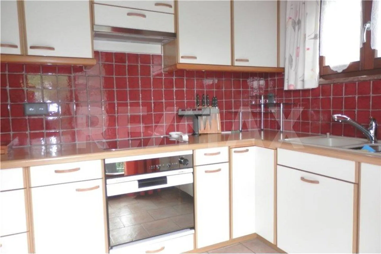 Einfamilienhaus mit Garage, Garten und schöner Panoramaaussicht - Foto 3 von 12