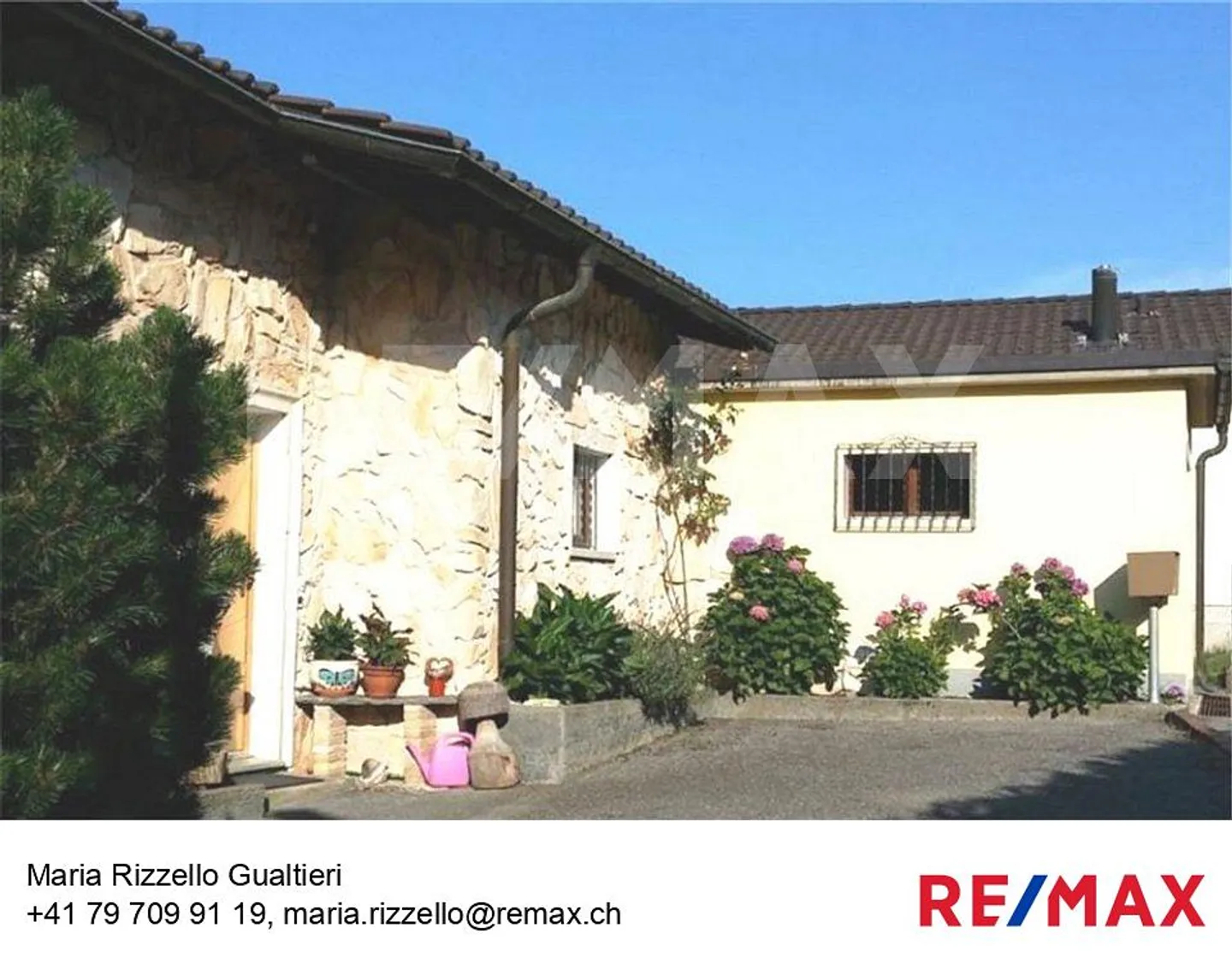 Einfamilienhaus mit Garage, Garten und schöner Panoramaaussicht - Foto 1 von 12