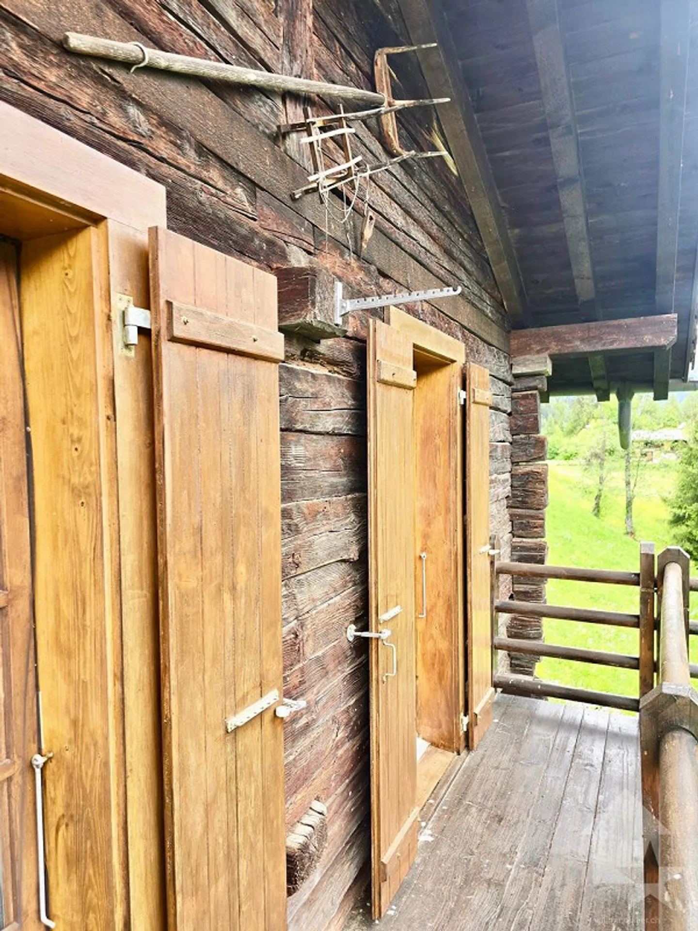 Un authentique Mayen d'été dans le Val de Bagnes, un rare refuge alpin - Photo 3 sur 30