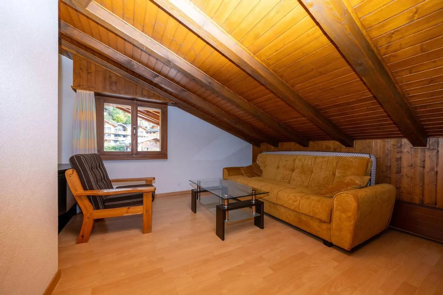Charming 2.5-room apartment with sloping roof in the center of the resort - Photo 3 of 9