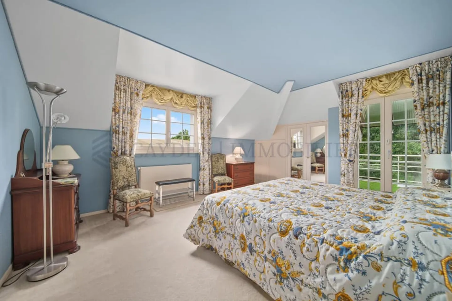 Magnificent 4-bedroom villa with pool and lake view - Photo 2 of 4