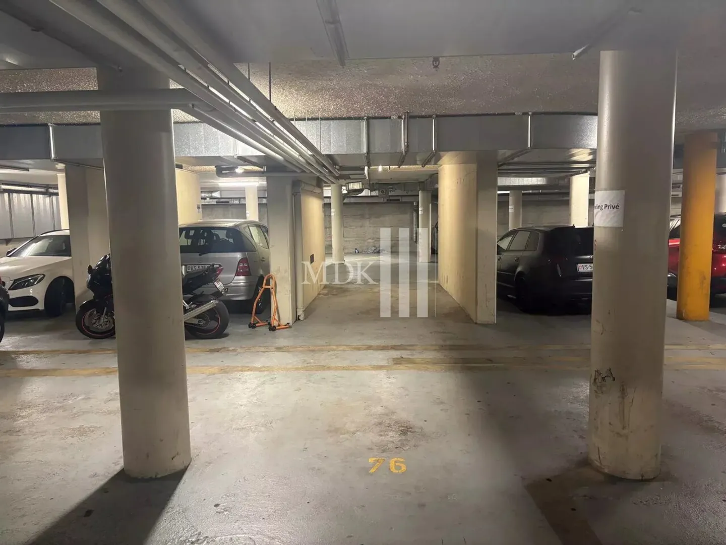 Zwei Innenparkplätze zur Miete im Stadtzentrum von Monthey - Foto 2 von 2