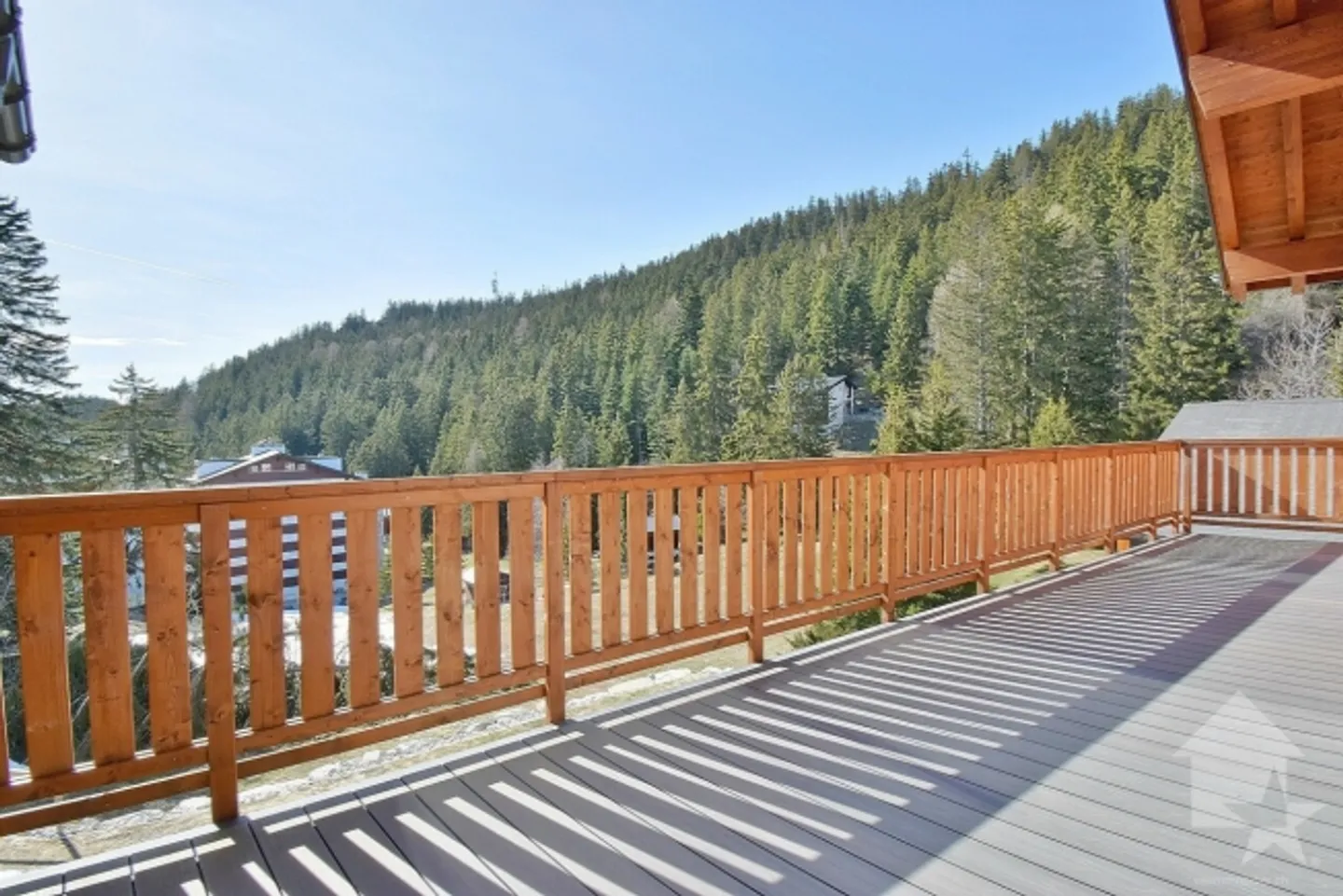 Bellissima proprietà con 3 appartamenti completamente ristrutturati - Foto 1 di 13