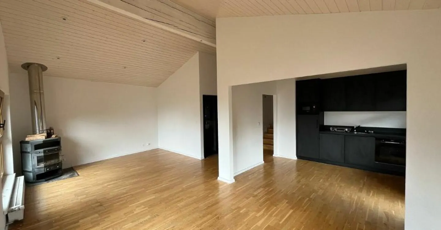 Beautiful 5-room apartment - Photo 2 of 8