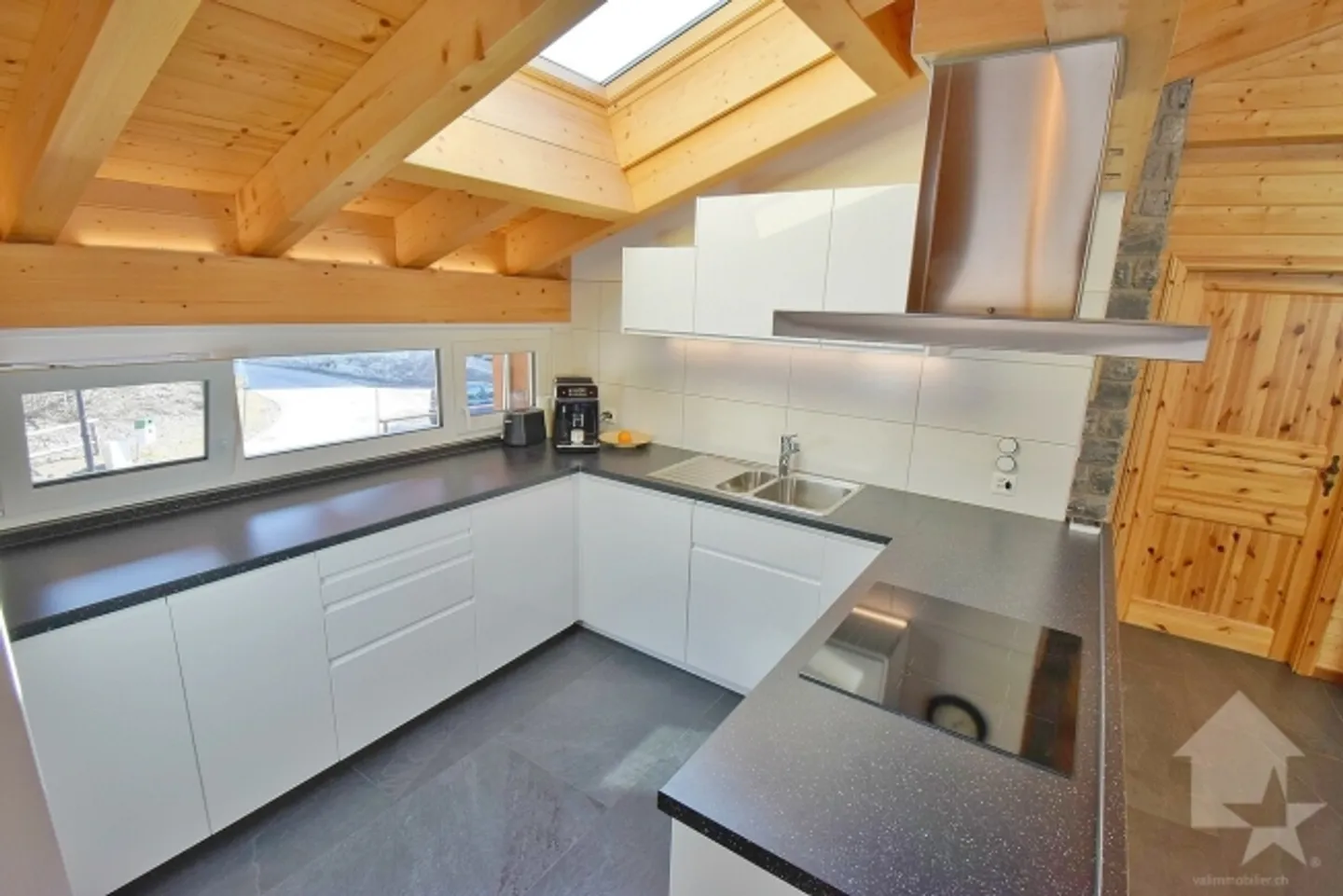 Bellissima proprietà con 3 appartamenti completamente ristrutturati - Foto 7 di 13