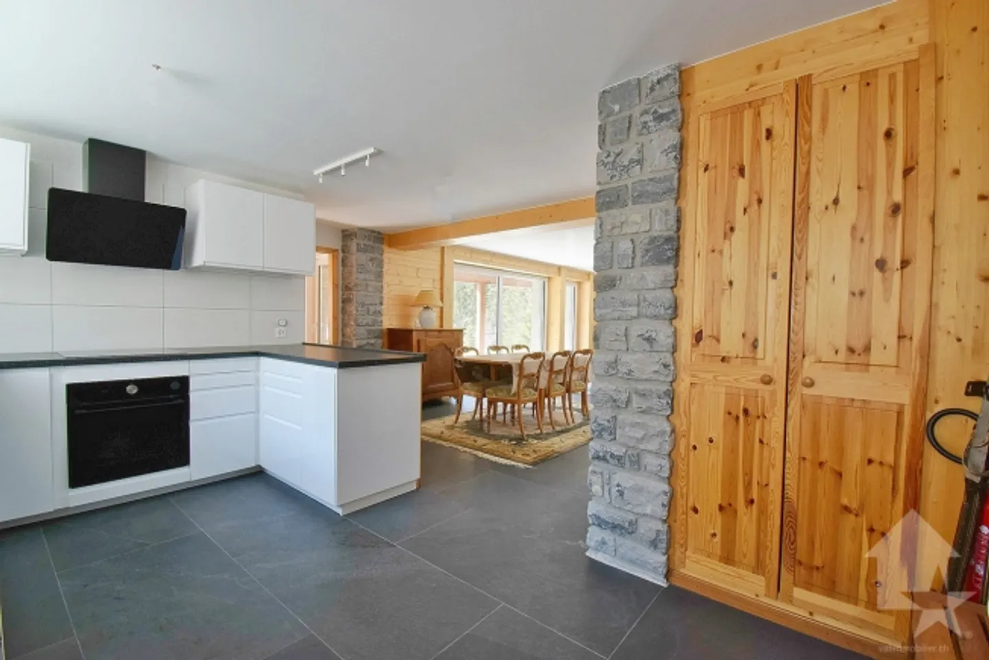Bellissima proprietà con 3 appartamenti completamente ristrutturati - Foto 10 di 13